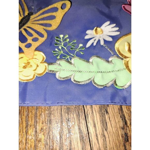 2 Garden Flags Easter Bunny and Life is Beautiful Shaped and Embroidered - Picture 7 of 7